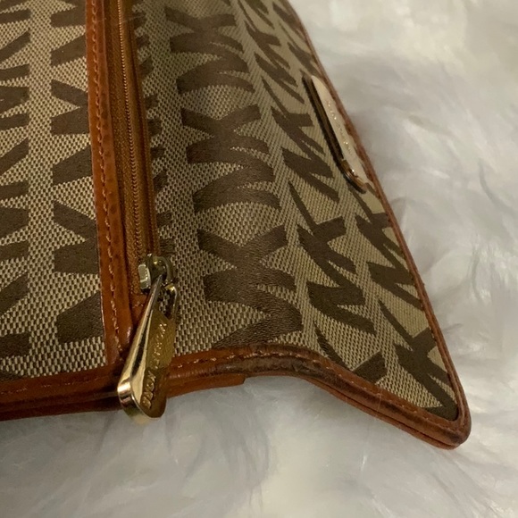 👜Vintage MICHAEL KORS monogram canvas wallet👛 - Picture 10 of 16